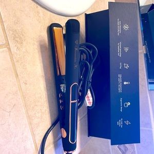 NWOT Hair Straightener by Irresistible Me